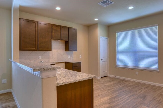 3213 Buttercup Dr in Texas City, TX - Building Photo - Building Photo