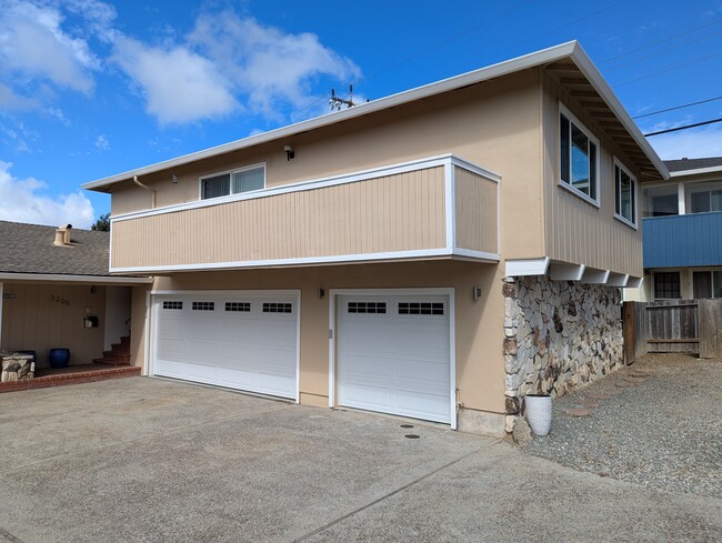 3208 Countryside Dr in San Mateo, CA - Foto de edificio - Building Photo