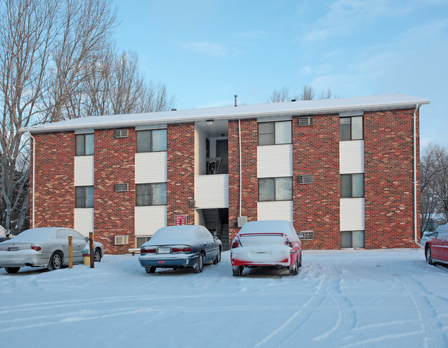 Fairview Apartments in Willmar, MN - Building Photo - Building Photo