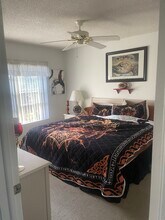 6424 Spring Flower Dr, Unit 25 in New Port Richey, FL - Foto de edificio - Building Photo