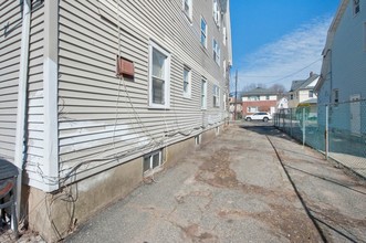 16 Burr Ave in Hempstead, NY - Building Photo - Building Photo