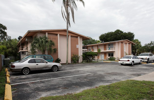 Hillview Apartments in Sarasota, FL - Building Photo