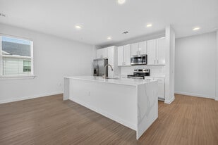 August Friendswood in Friendswood, TX - Building Photo