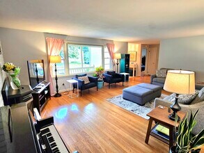 16 Brightview Dr in West Hartford, CT - Building Photo - Building Photo