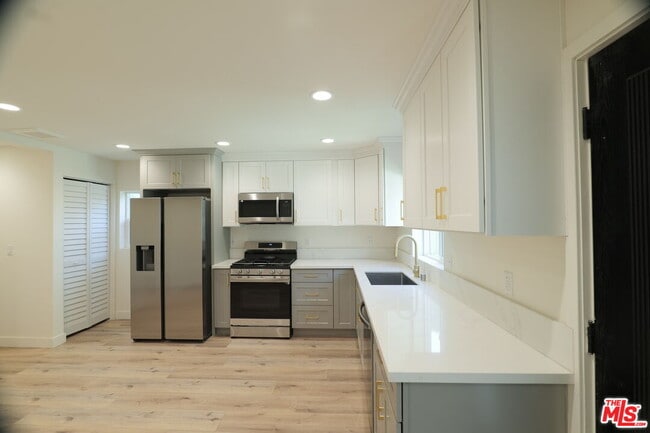 property at 1338 W 30th St