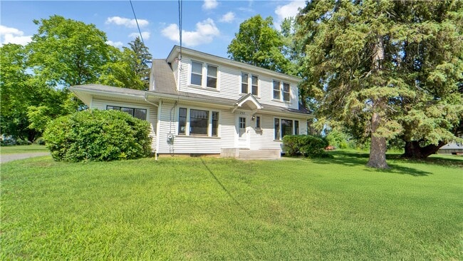 757 5 Mile Line Road in Webster, NY - Building Photo - Building Photo