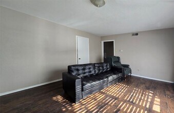 8307 Bunche Dr in Dallas, TX - Building Photo - Building Photo