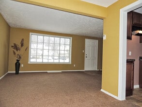 19406 Lanbury Ave in Warrensville Heights, OH - Building Photo - Building Photo