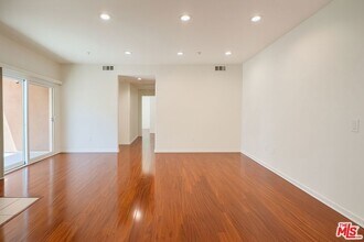 12132 Hart St in Los Angeles, CA - Building Photo - Building Photo