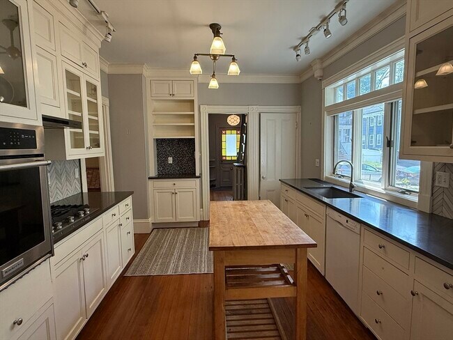 property at 7 Gardenside St