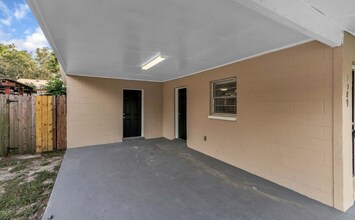 2009 E Humphrey St in Tampa, FL - Building Photo - Building Photo