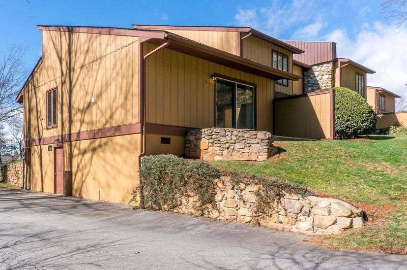 137 Colony Dr in Asheville, NC - Building Photo
