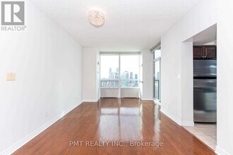 208 Enfield Pl in Mississauga, ON - Building Photo - Building Photo