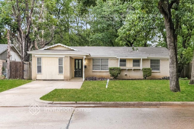 property at 811 Clover Park Dr