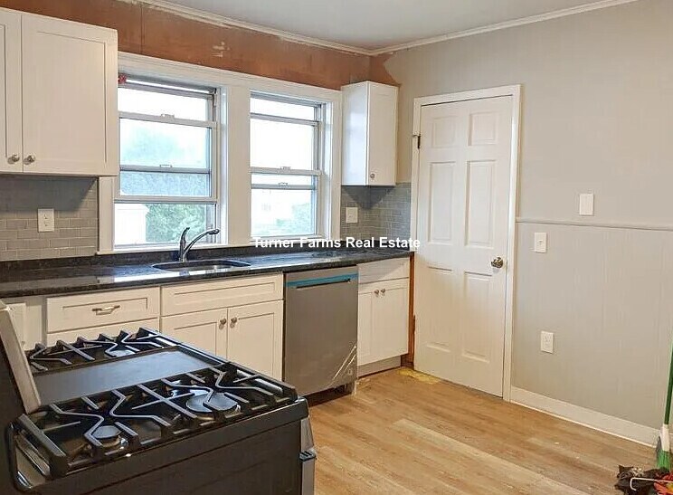 58 Buzzells Ln, Unit 1 in Medford, MA - Foto de edificio