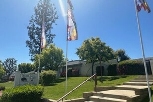 Highland Oaks Apartments & Arcadia Townhomes in Bakersfield, CA - Building Photo