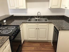 Village Green Apartments in Redlands, CA - Building Photo - Building Photo