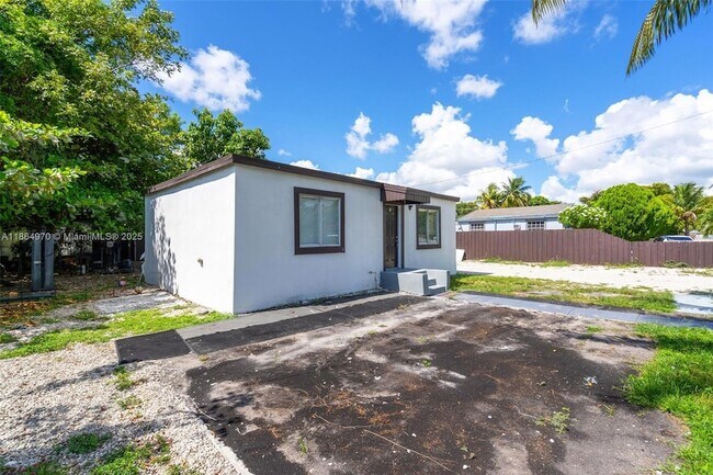 2960 NW 63rd St in Miami, FL - Building Photo - Building Photo