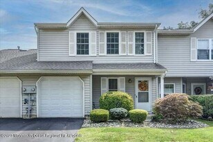 35 Breakwater Square in Freehold, NJ - Building Photo