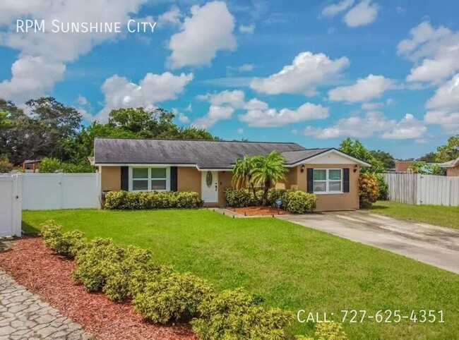 1974 12th St SW in Largo, FL - Building Photo - Building Photo