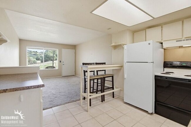 27735 Mountain Meadow Rd in Escondido, CA - Building Photo - Building Photo