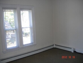 13 Capron St, Unit 2 in Uxbridge, MA - Building Photo - Building Photo