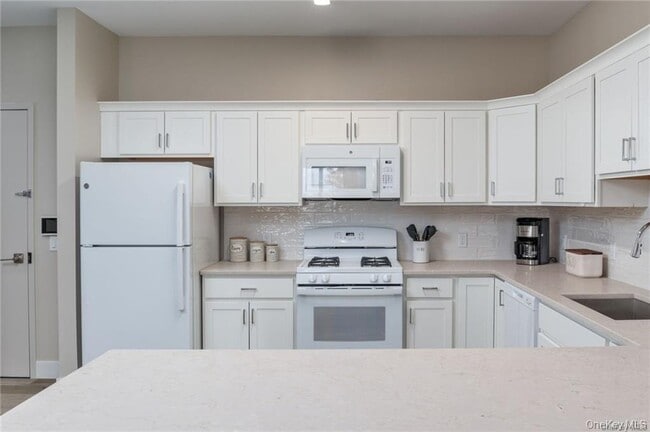 6 N Midland Ave in Nyack, NY - Building Photo - Building Photo