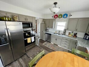 411 7th St NE in Stewartville, MN - Foto de edificio - Building Photo