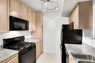851 N Glebe Rd in Arlington, VA - Building Photo - Building Photo