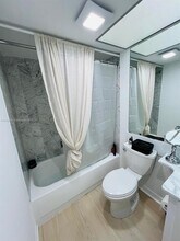 1121 Crandon Blvd, Unit D105 in Key Biscayne, FL - Foto de edificio - Building Photo