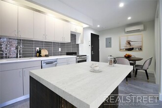 730 E 32nd St in Brooklyn, NY - Foto de edificio - Building Photo