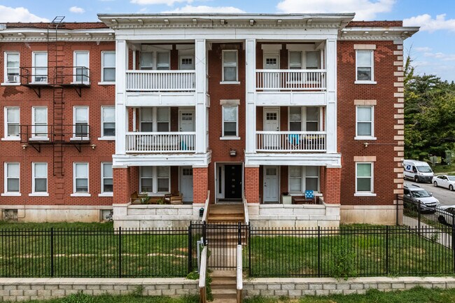 Oasis on Linwood in Kansas City, MO - Foto de edificio - Building Photo