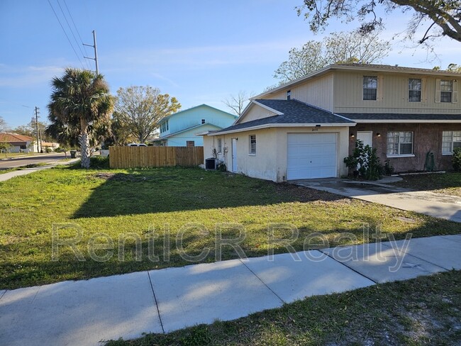 2400 Wilson Ave in Largo, FL - Building Photo - Building Photo