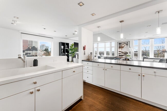 property at 305 SW Montgomery St