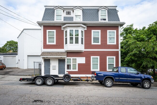 67 Julian St in Providence, RI - Foto de edificio - Building Photo