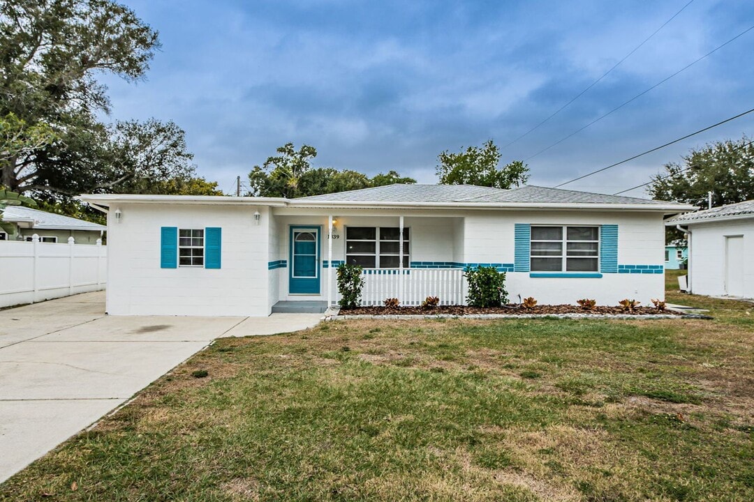 1839 58th St S in Gulfport, FL - Building Photo