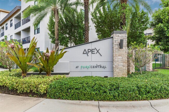 7865 NW 104th Ave in Doral, FL - Building Photo - Building Photo