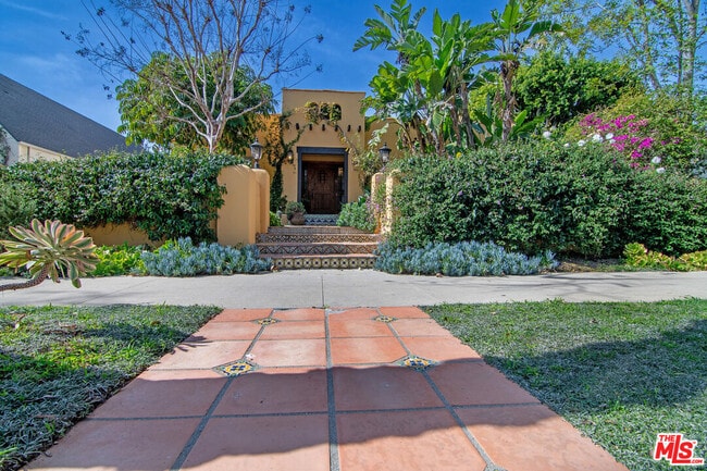 543 N Las Palmas Ave in Los Angeles, CA - Building Photo - Building Photo