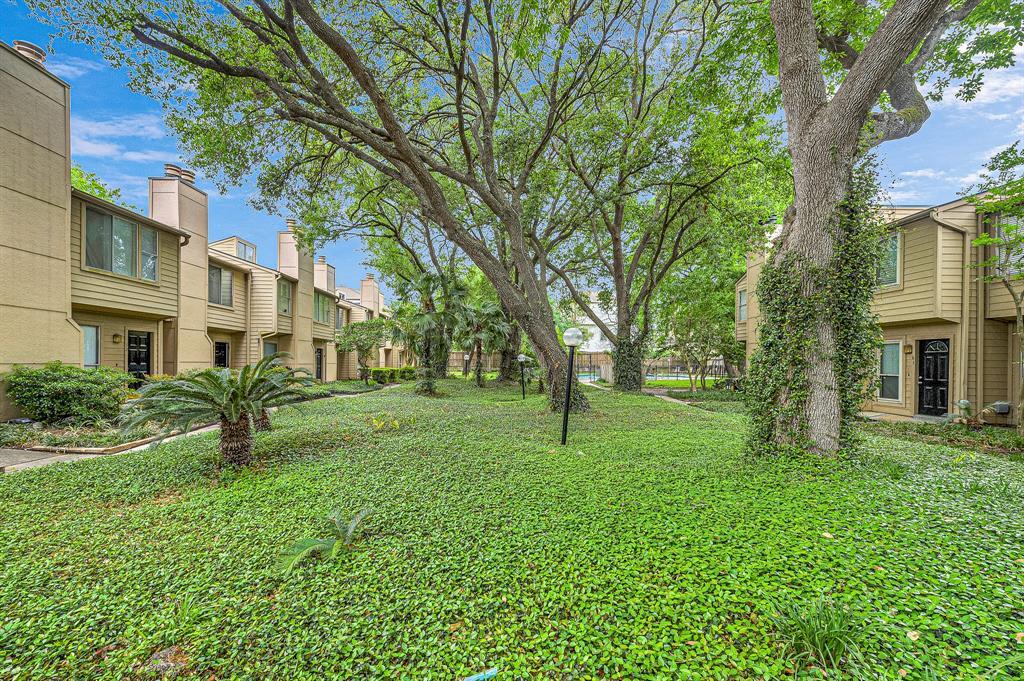 1500 Sandy Springs Rd in Houston, TX - Building Photo