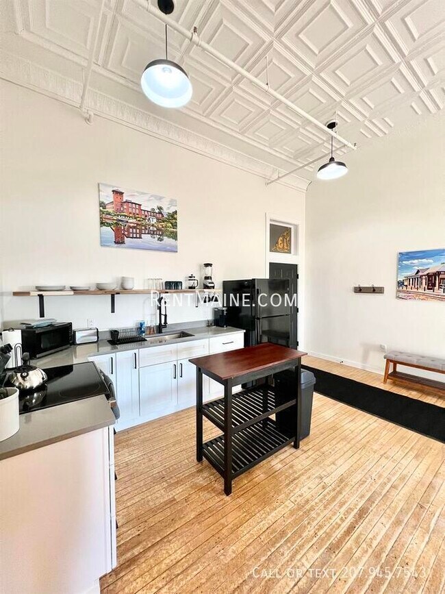 113 N Lancey St in Pittsfield, ME - Foto de edificio - Building Photo