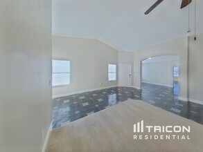 4702 Roby Grey Way in North Las Vegas, NV - Foto de edificio - Building Photo