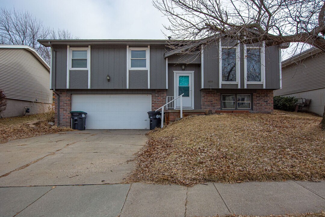 6105 N 109th St in Omaha, NE - Building Photo