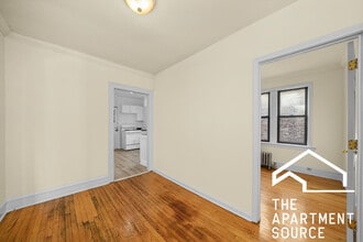 2338 N Spaulding Ave in Chicago, IL - Foto de edificio - Building Photo