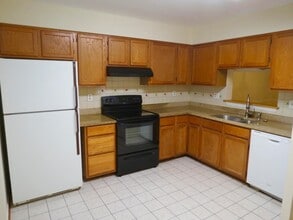 13671 Cedar Creek Ln in Silver Spring, MD - Building Photo - Building Photo