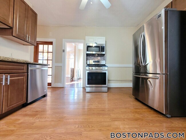 110 Howland St in Boston, MA - Building Photo - Building Photo