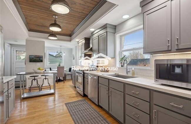 1031 St Clair Ave in St. Paul, MN - Building Photo - Building Photo