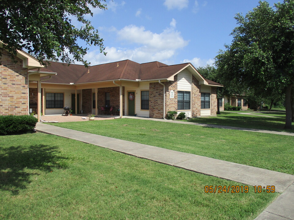 Fenner Square Apartments in Goliad, TX - Building Photo