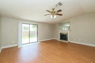 7511 Breezewood Ct in Port Richey, FL - Building Photo - Building Photo
