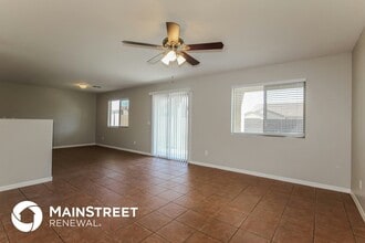 11145 W College Dr in Phoenix, AZ - Foto de edificio - Building Photo