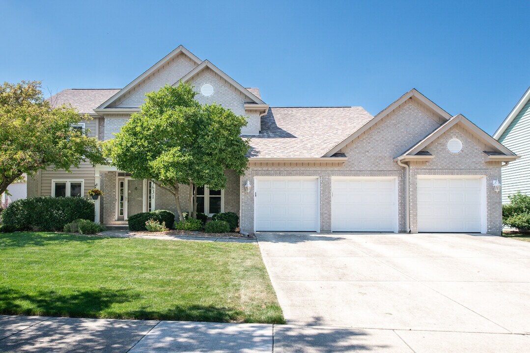 3631 Falkner Dr in Naperville, IL - Building Photo